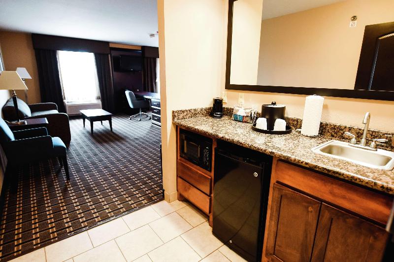 Hampton Inn & Suites Pine Bluff image