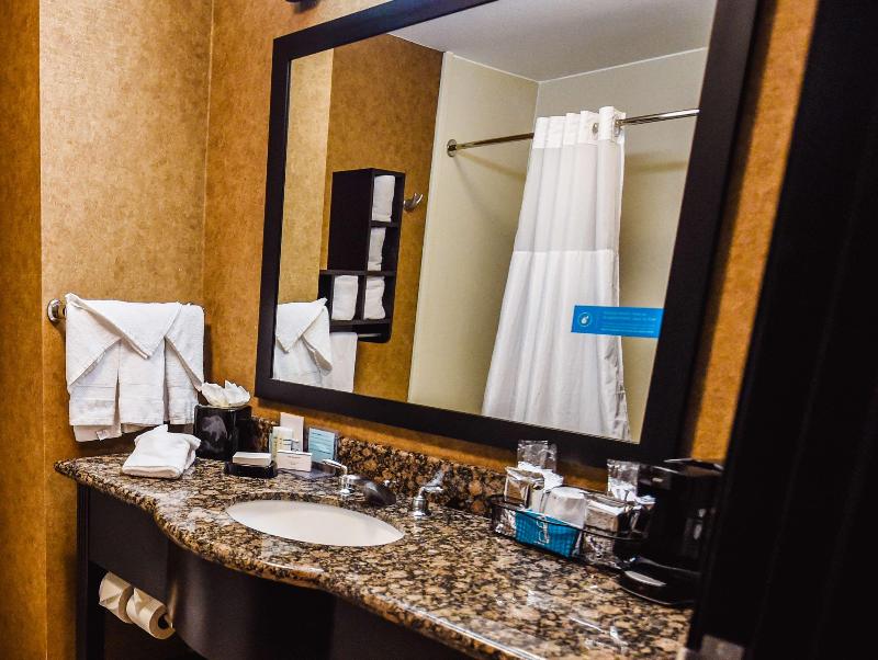 Hampton Inn & Suites Pine Bluff image