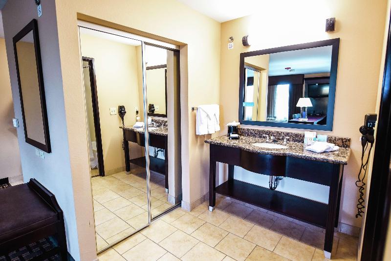 Hampton Inn & Suites Pine Bluff image