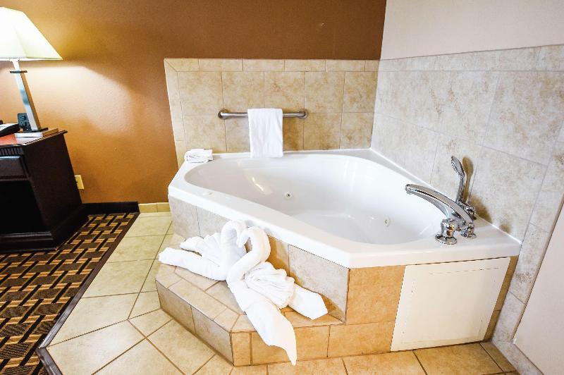 Hampton Inn & Suites Pine Bluff image