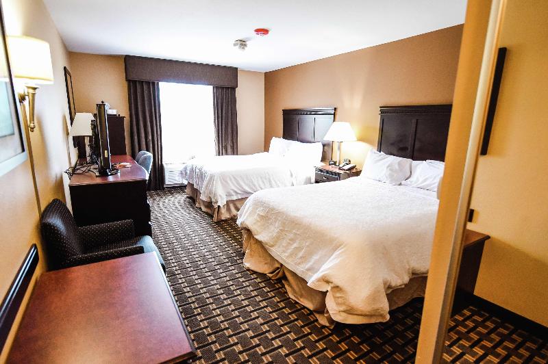 Hampton Inn & Suites Pine Bluff image
