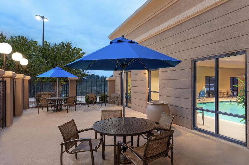 Hampton Inn & Suites Pine Bluff image