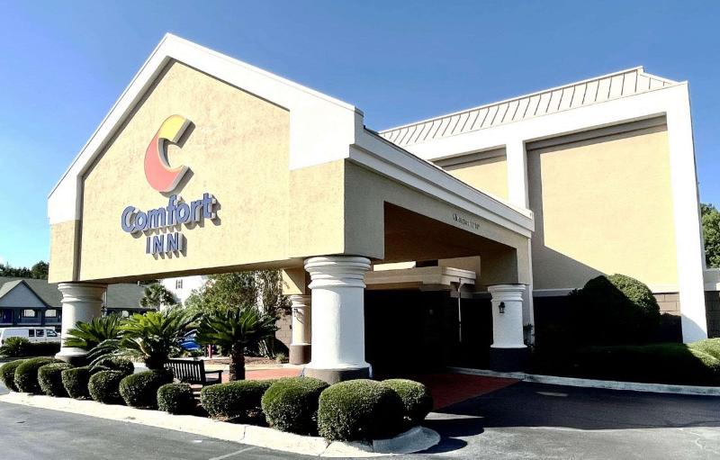 Comfort Inn Darien - North Brunswick image