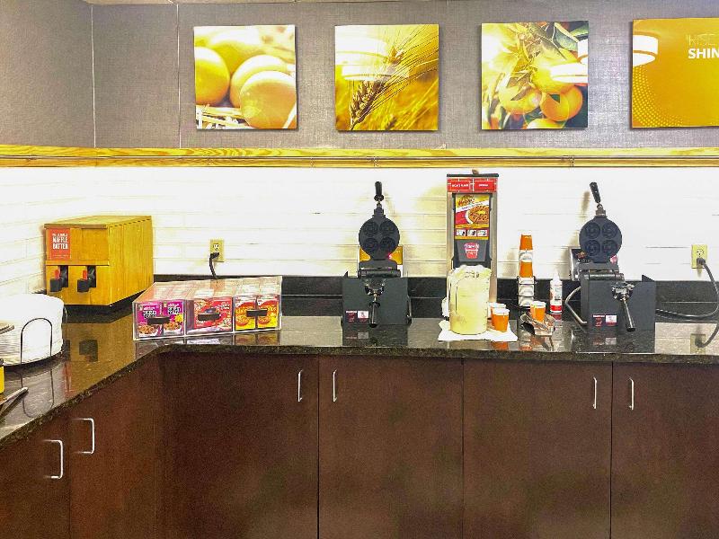 Comfort Inn Darien - North Brunswick image