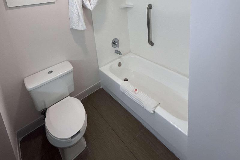 Comfort Inn Darien - North Brunswick image