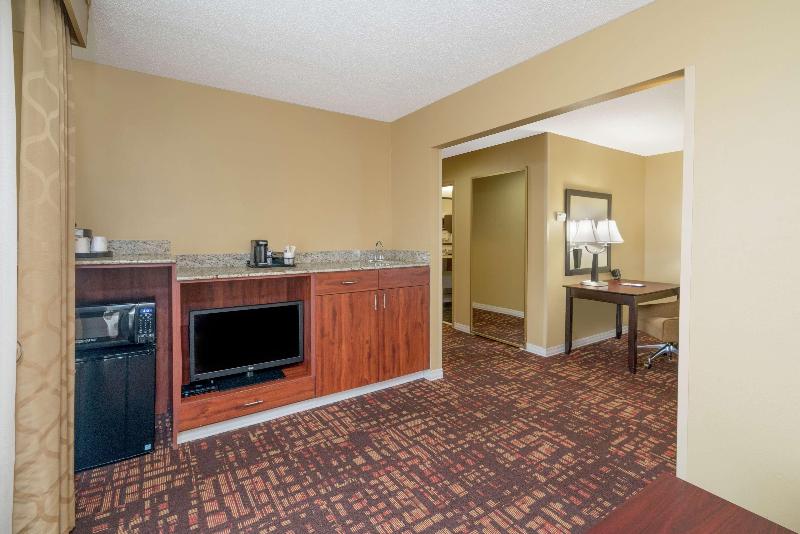 Hampton Inn Corydon image