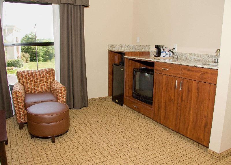 Hampton Inn Corydon image