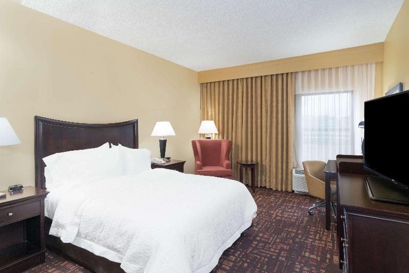 Hampton Inn Corydon image