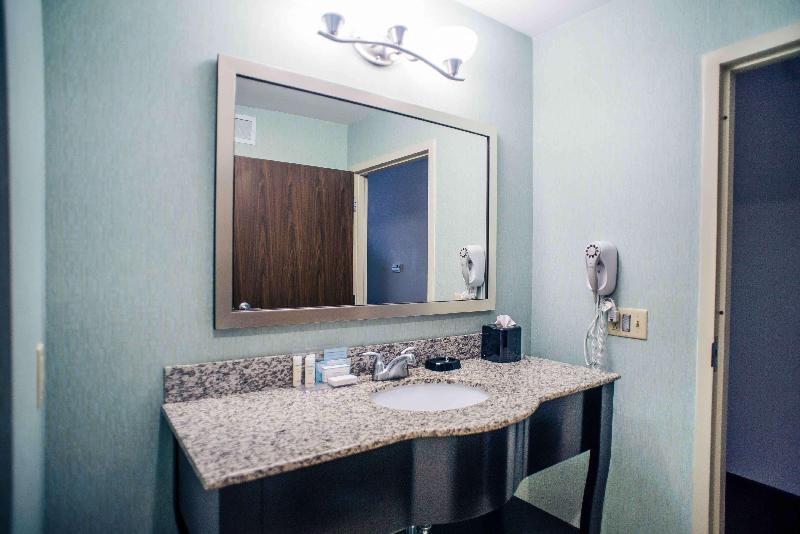 Hampton Inn Monticello image