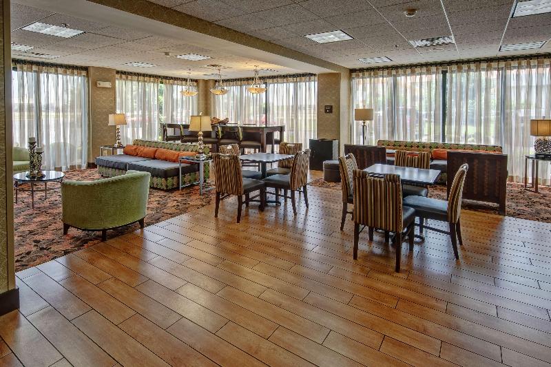 Hampton Inn Blytheville image