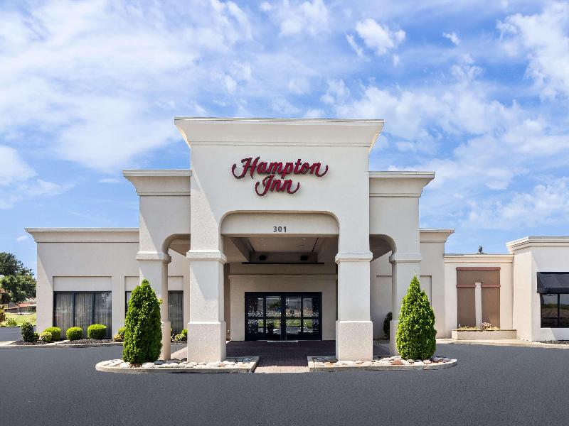 Hampton Inn Blytheville image