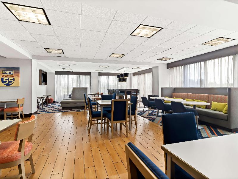 Hampton Inn Blytheville image