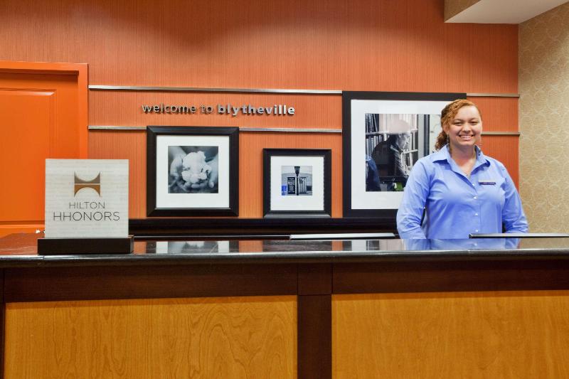 Hampton Inn Blytheville image