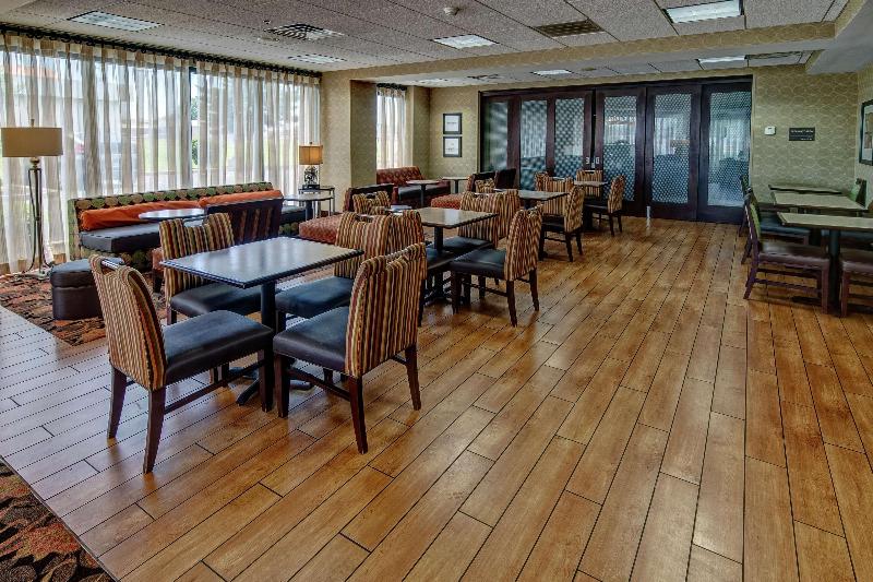 Hampton Inn Blytheville image
