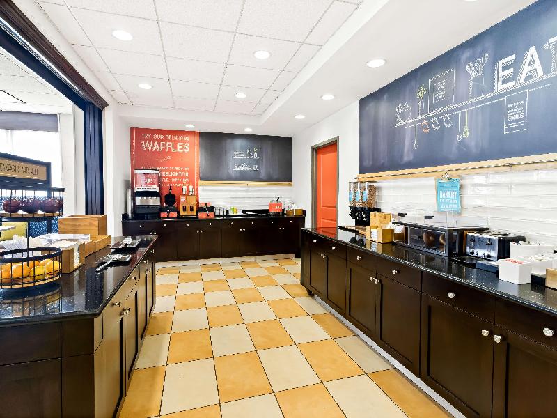 Hampton Inn Blytheville image