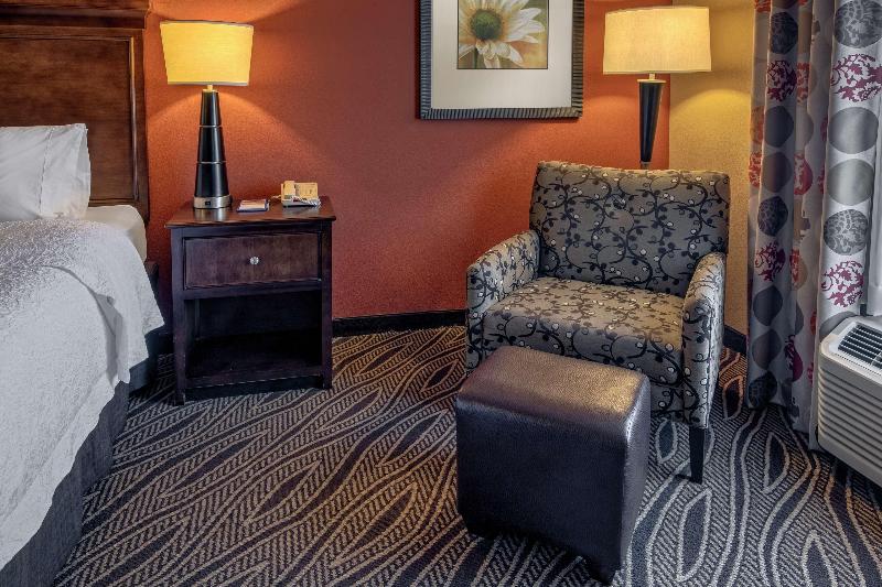 Hampton Inn Blytheville image