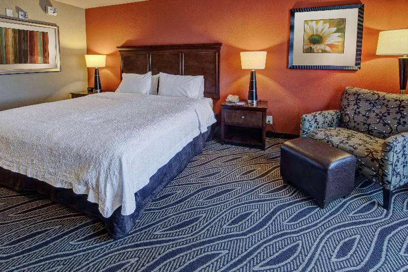 Hampton Inn Blytheville image
