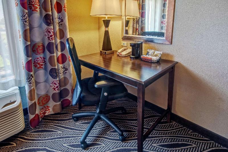Hampton Inn Blytheville image