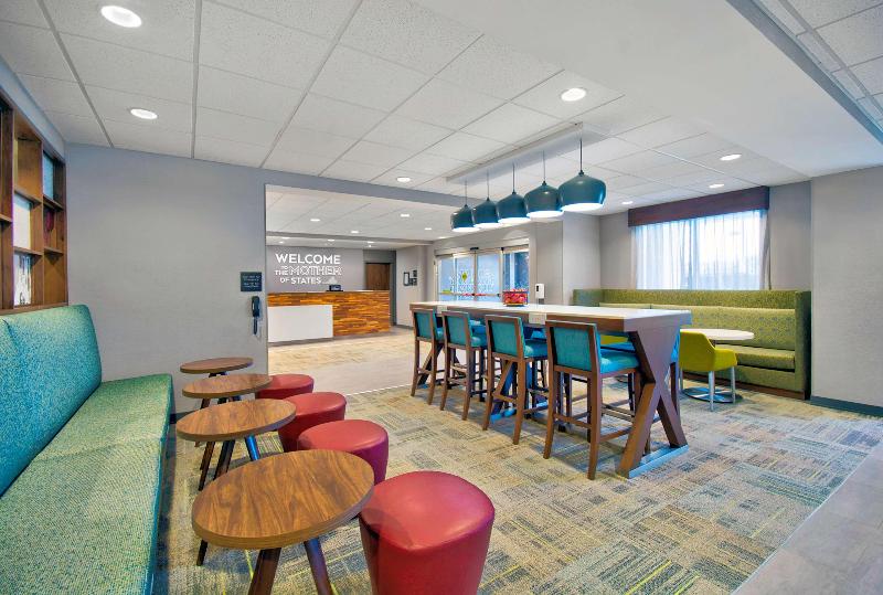 Hampton Inn Abingdon image
