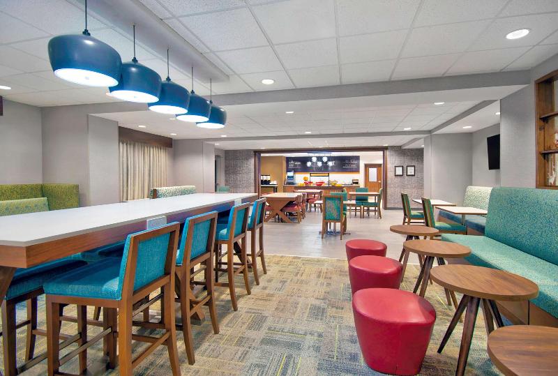 Hampton Inn Abingdon image