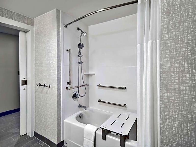 Hampton Inn Abingdon image