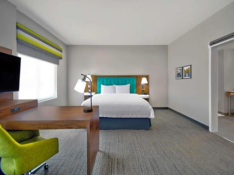 Hampton Inn Abingdon image