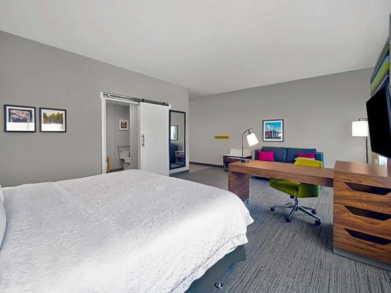 Hampton Inn Abingdon image