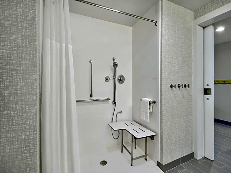 Hampton Inn Abingdon image