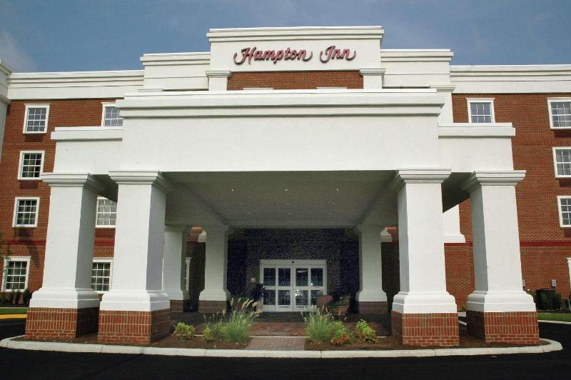 Hampton Inn Easton image