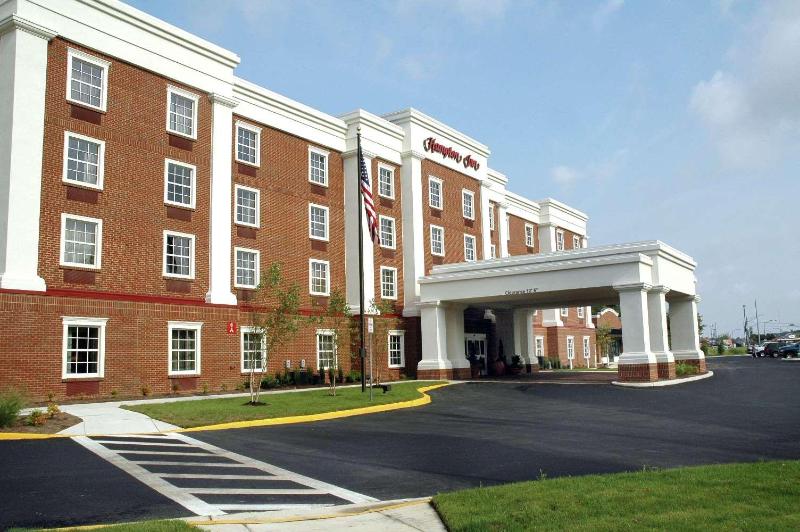 Hampton Inn Easton image