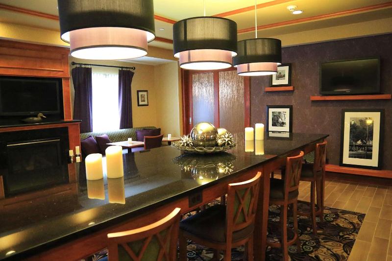Hampton Inn Easton image