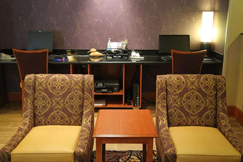 Hampton Inn Easton image