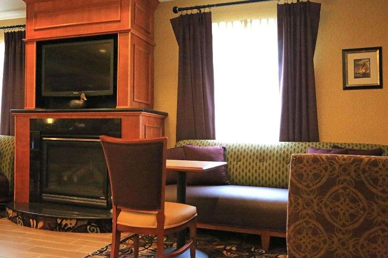Hampton Inn Easton image