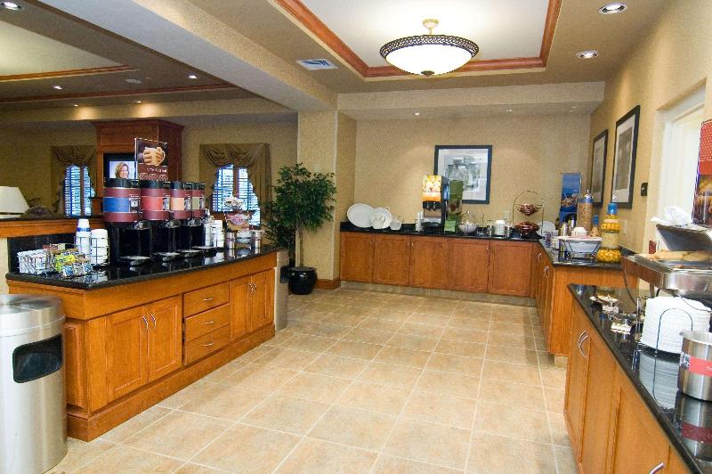 Hampton Inn Easton image