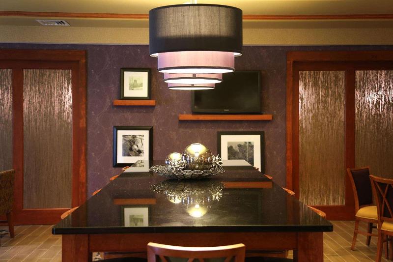 Hampton Inn Easton image