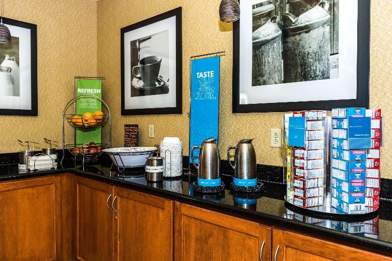 Hampton Inn Easton image