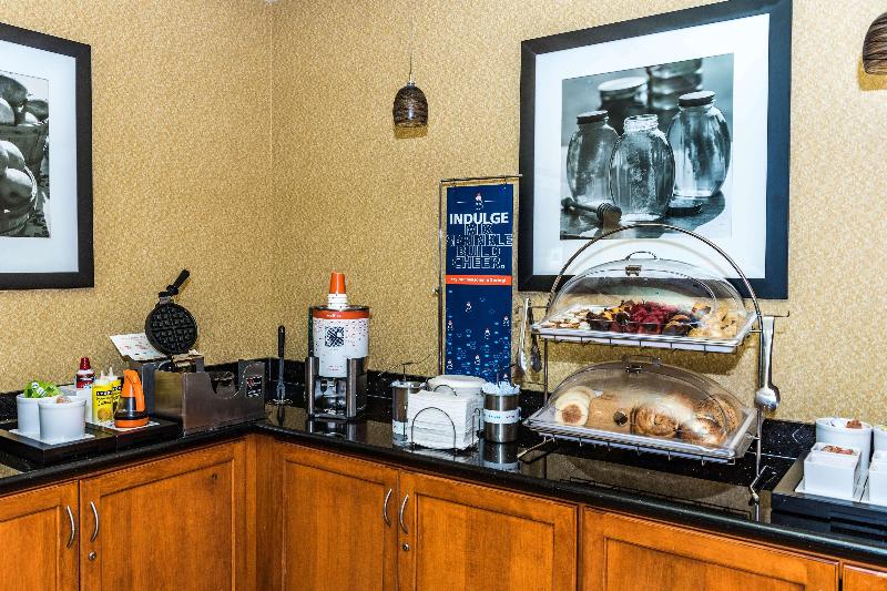 Hampton Inn Easton image