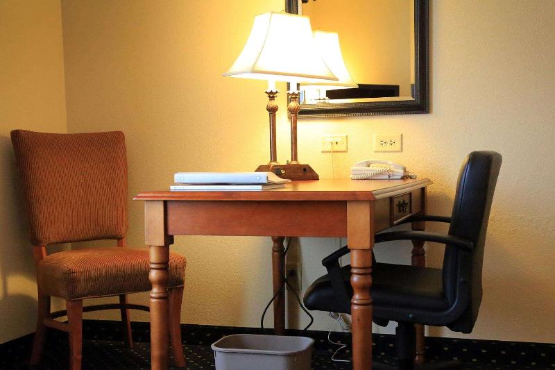 Hampton Inn Easton image
