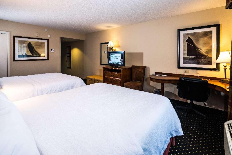 Hampton Inn Easton image