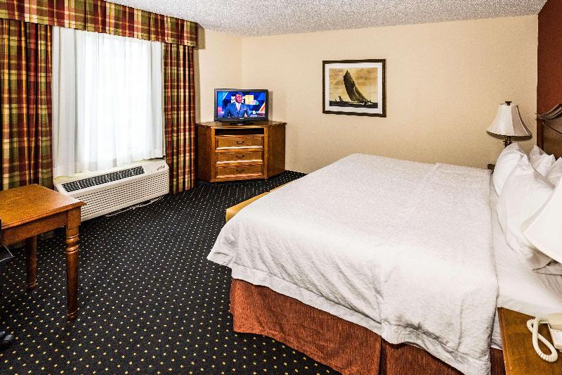 Hampton Inn Easton image