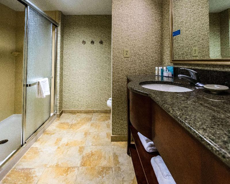 Hampton Inn Easton image