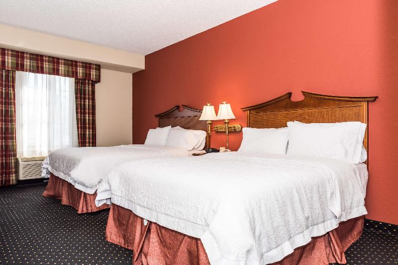 Hampton Inn Easton image