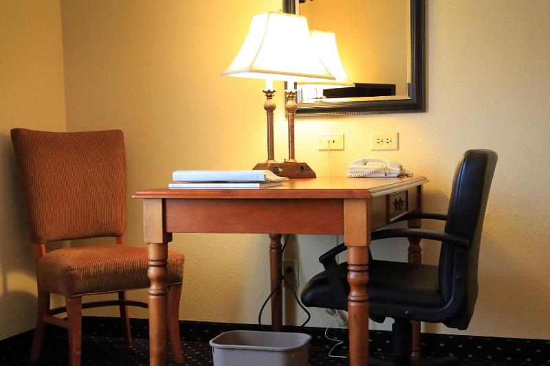 Hampton Inn Easton image