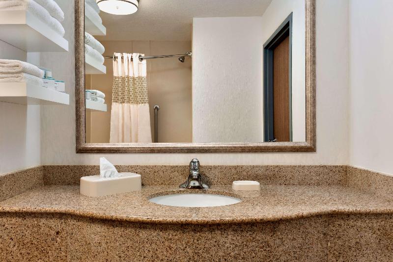 Hampton Inn Gillette photo 19