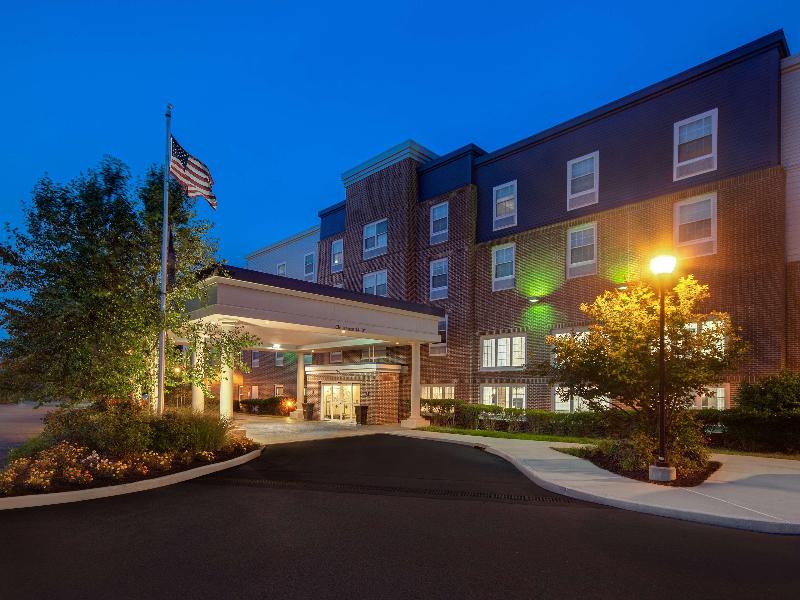 Hampton Inn & Suites Yonkers — general view