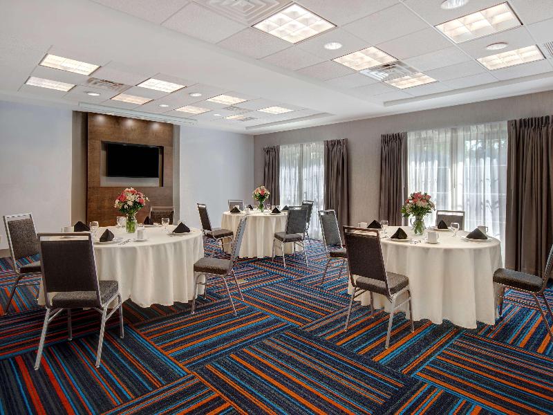 Hampton Inn & Suites Yonkers image