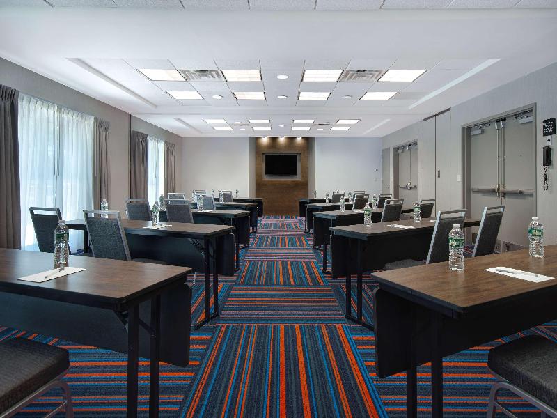 Hampton Inn & Suites Yonkers image