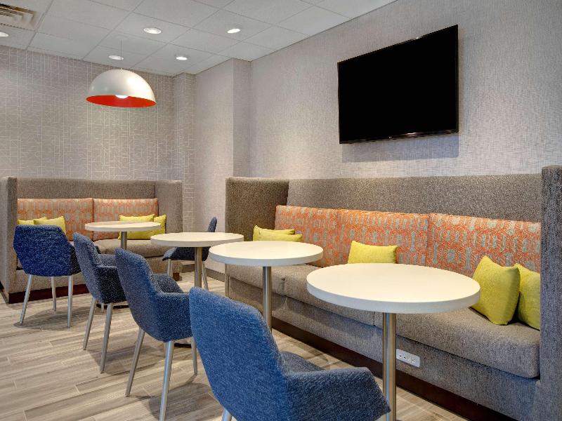 Hampton Inn & Suites Yonkers image
