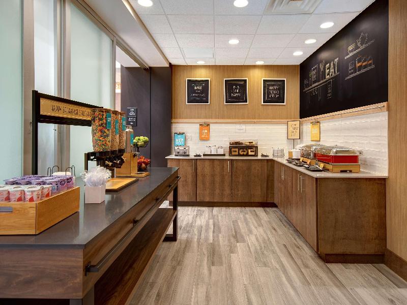 Hampton Inn & Suites Yonkers image