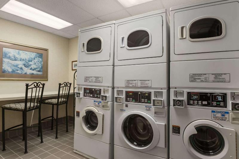 Hampton Inn & Suites Ridgecrest image